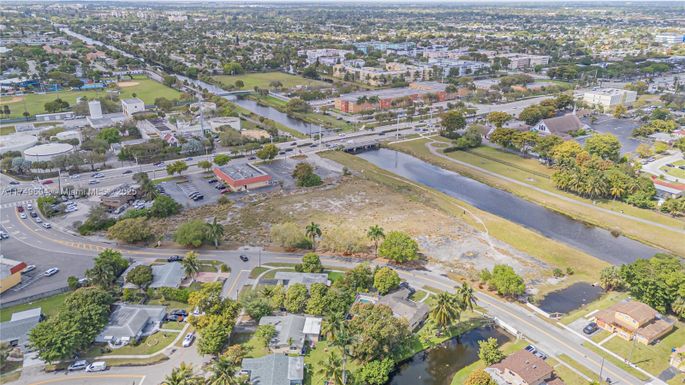 3900 NW 37th St, Lauderdale Lakes FL 33309