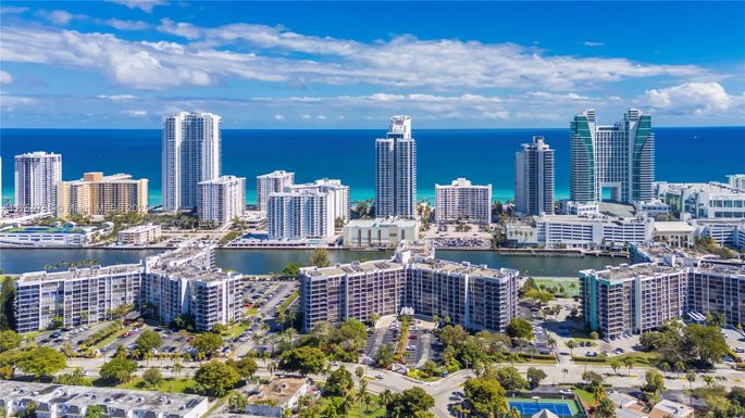 600 Parkview Dr # 624, Hallandale Beach FL 33009