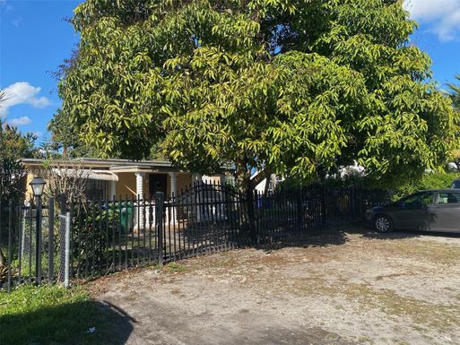 249 NW 102nd St, Miami FL 33150