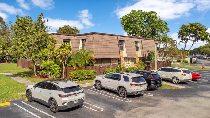 2596 NW 99th Ave, Coral Springs FL 33065