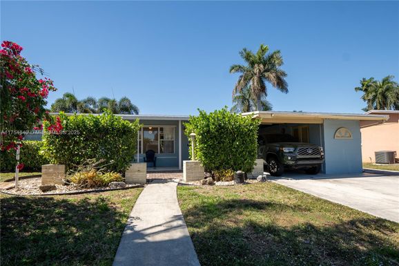 221 Poe Dr, Palm Springs FL 33461