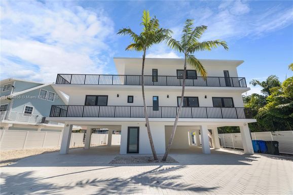 110 Harbor Dr, Plantation Key FL 33070