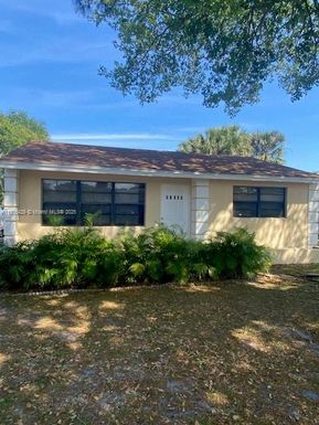 17334 Roosevelt Rd, Jupiter FL 33458