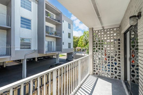 1525 NE 135th St # 1, North Miami FL 33161