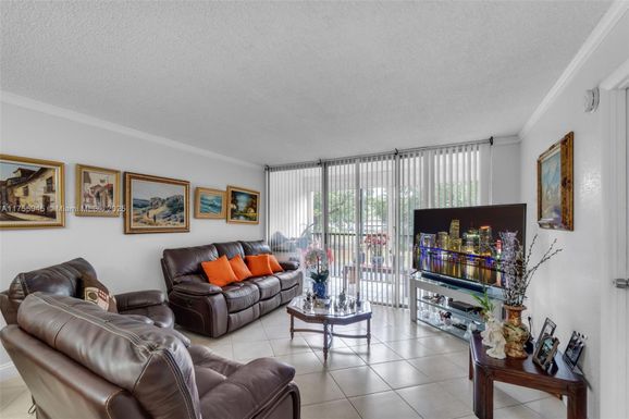 7080 Environ Blvd # 226, Lauderhill FL 33319