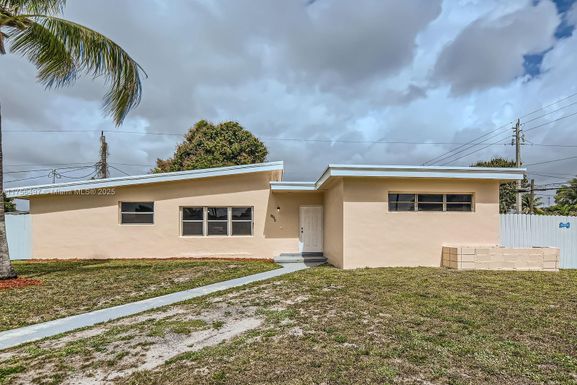1901 NW 185th St, Miami Gardens FL 33056