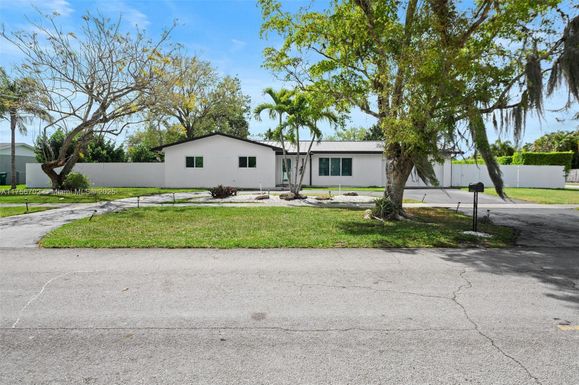 10880 SW 120th St, Miami FL 33176