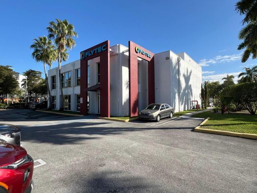 3043 NW 107th Ave, Doral FL 33172