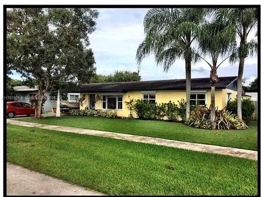 651 NW 17th St, Homestead FL 33030