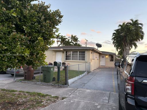 250 E 10th St, Hialeah FL 33010