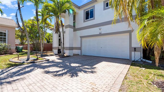 5212 NW 108th PL, Doral FL 33178