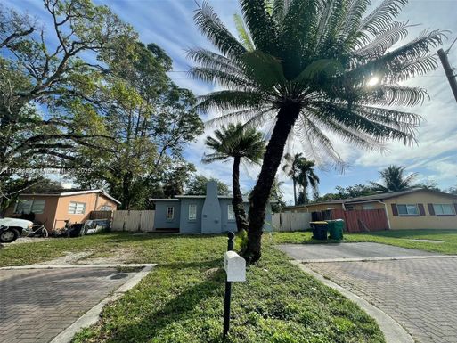 4896 SW 28th Ter, Dania Beach FL 33312