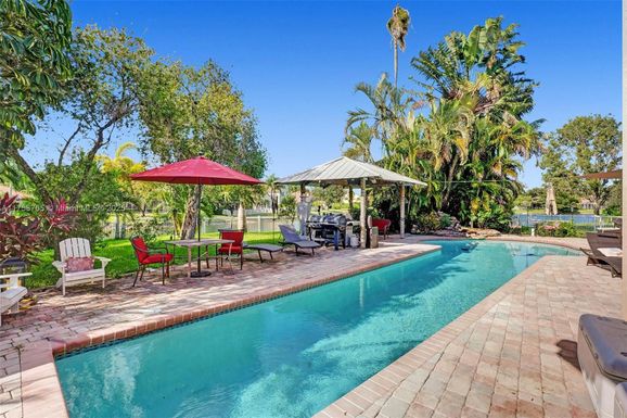 7273 NW 68th Dr, Parkland FL 33067