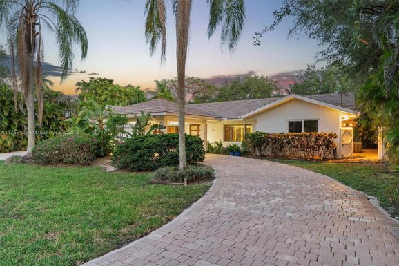 5930 SW 81 St, South Miami FL 33143