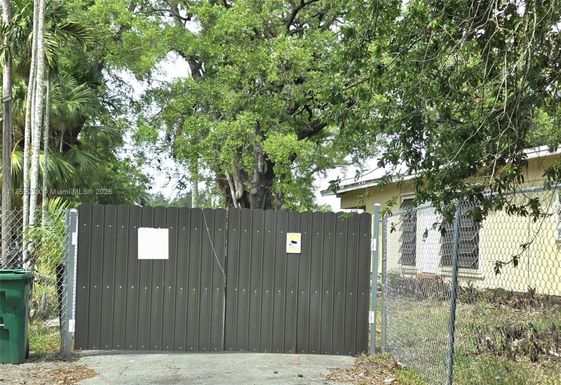 4801 SW 58th Ave, Davie FL 33314