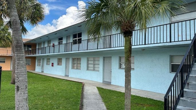 651 NW 42nd Ct # 211, Deerfield Beach FL 33064