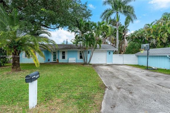 4541 SW 28th Ter, Dania Beach FL 33312