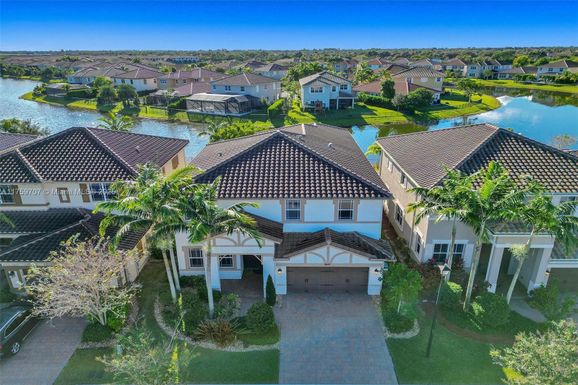 8610 Lakeside Bnd, Parkland FL 33076