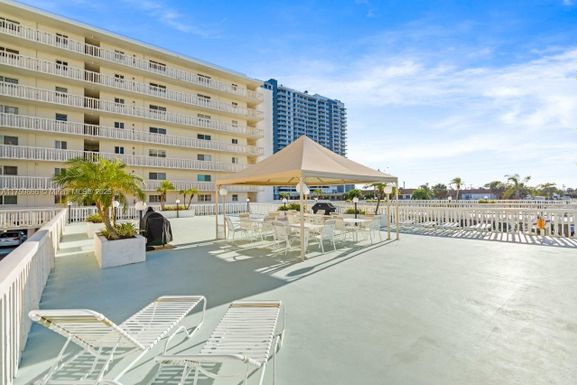 301 Lake Shore Dr # 106, Lake Park FL 33403