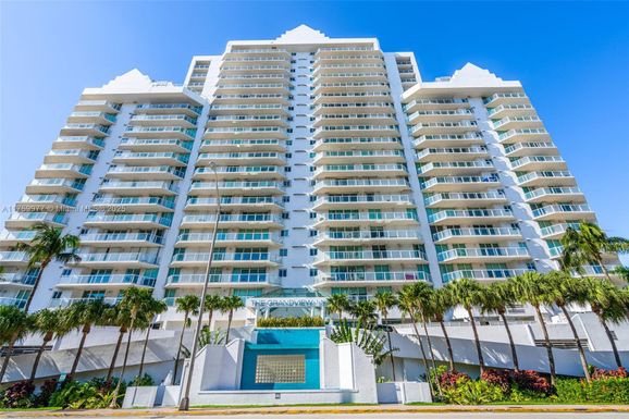 5900 Collins Ave # 705, Miami Beach FL 33140