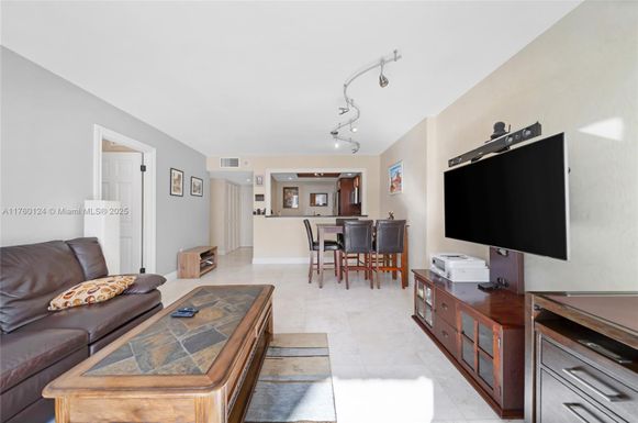 465 Ocean Dr # 407, Miami Beach FL 33139