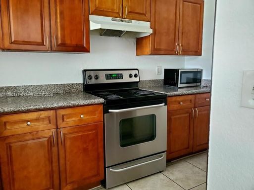 2550 W 67 Place # 23, Hialeah Gardens FL 33016