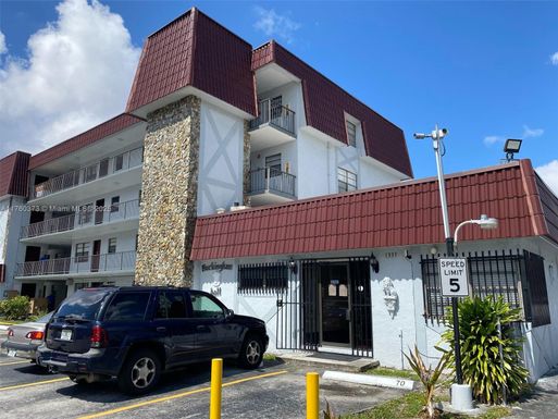 1335 W 68th St # 106, Hialeah FL 33014