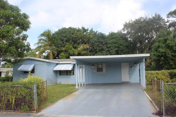 1530 W Avenue H  W, Riviera Beach FL 33404