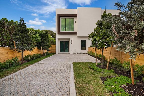533 NW 52nd St # 533, Miami FL 33127