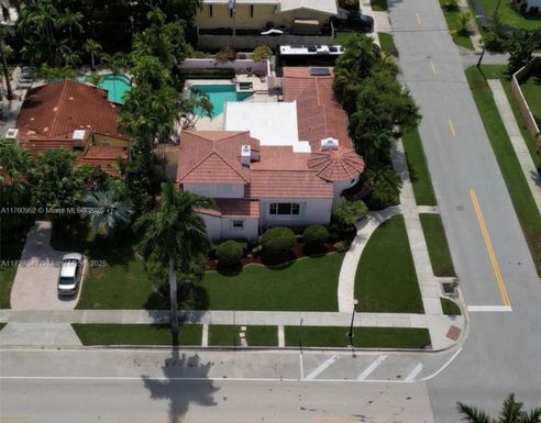 1056 Harrison St, Hollywood FL 33019