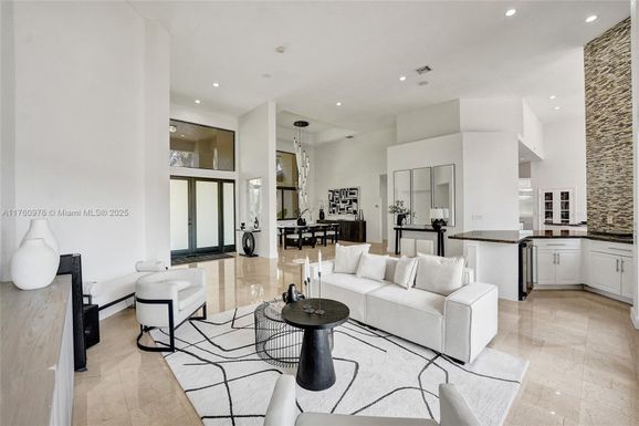 3320 Bridle Path Ln, Weston FL 33331