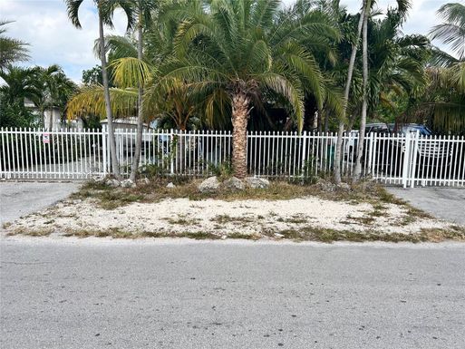 3121 NW 94th St, Miami FL 33147