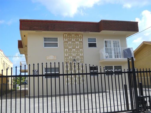 1028 SW 2nd St, Miami FL 33130