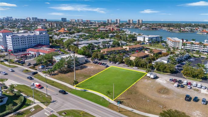 770 Bald Eagle, Marco Island FL 34145