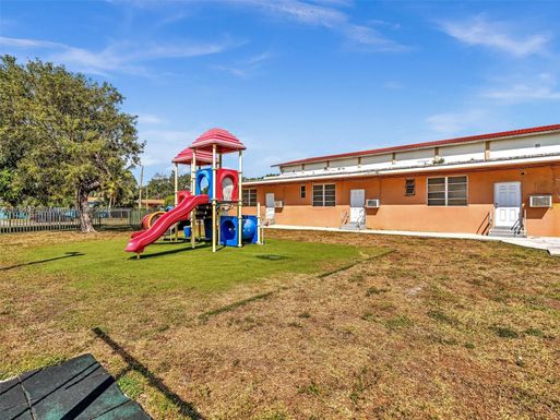 901 NW 183rd St, Miami Gardens FL 33169