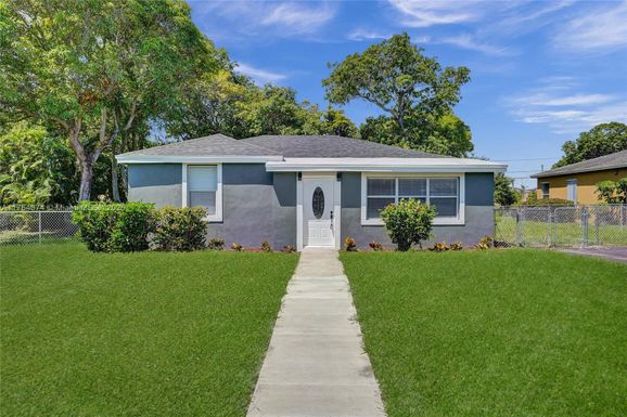 228 NW 14th Ave, Delray Beach FL 33444