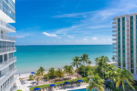 600 Grapetree Dr, Key Biscayne FL 33149