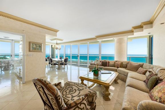5025 Collins Ave # 705, Miami Beach FL 33140
