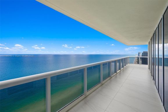 1830 S Ocean Dr # 4502, Hallandale Beach FL 33009