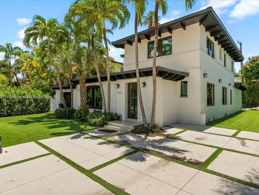 2135 N Bay Rd, Miami Beach FL 33140