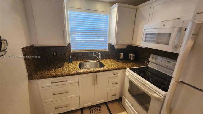 120 Lyndhurst F # 120, Deerfield Beach FL 33442