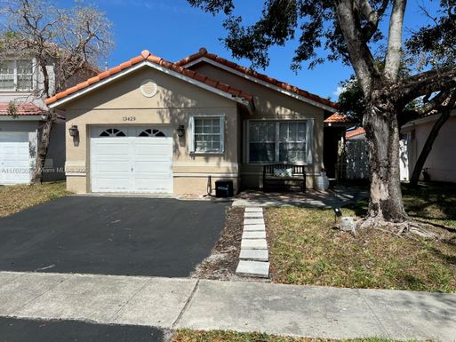 13429 NW 5th Ct, Plantation FL 33325