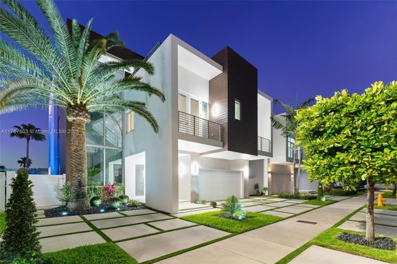 10561 NW 67th Ter # 10561, Doral FL 33178