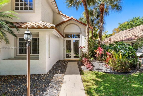 517 Misty Oaks Dr, Pompano Beach FL 33069