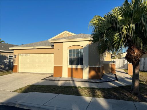 200 W Riverbend Dr, Sunrise FL 33326