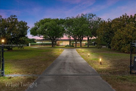 23800 SW 162nd Ave, Homestead FL 33031