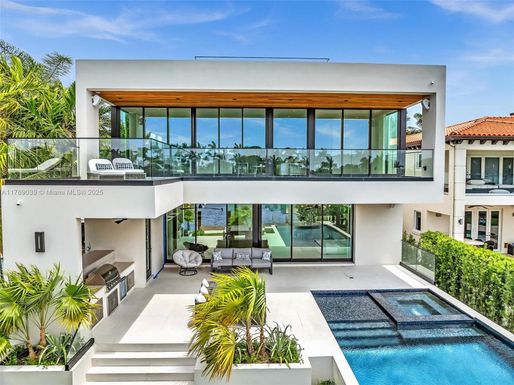 9056 Bay Dr, Surfside FL 33154