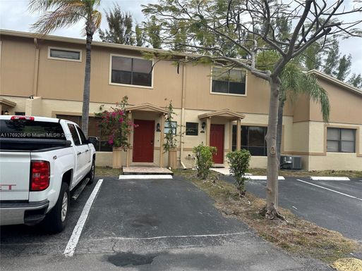 3370 Beau Rivage Dr # B8, Pompano Beach FL 33064