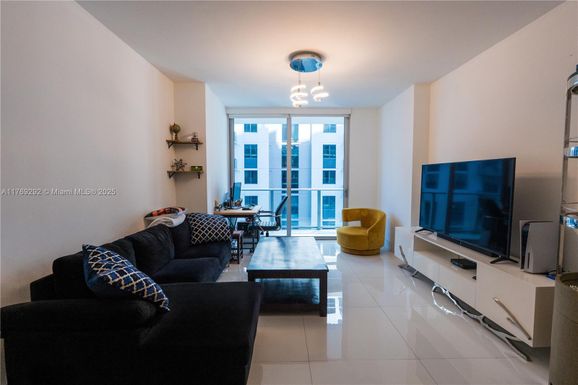 1010 SW 2nd Ave # 606, Miami FL 33130
