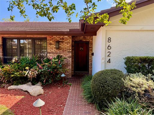 8624 SW 75th St, Miami FL 33143